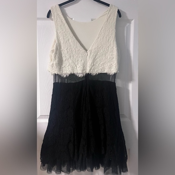 Betsey & Adam Illusion Embroidered and Tulle Cocktail Dress - Picture 4 of 7